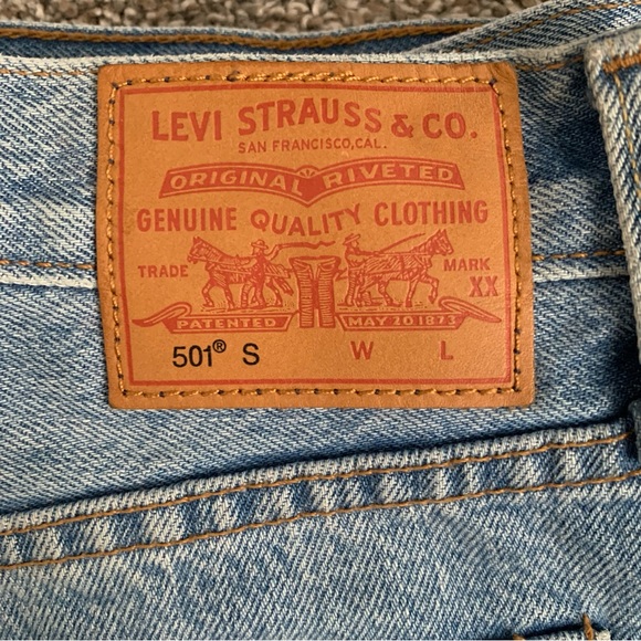 LEVIS 501 distressed short “skinny” jeans - Picture 4 of 9
